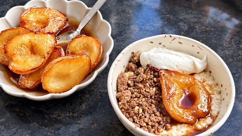 brown butter pear porridge topped with Greek yoghurt and oac Collagen Crumb